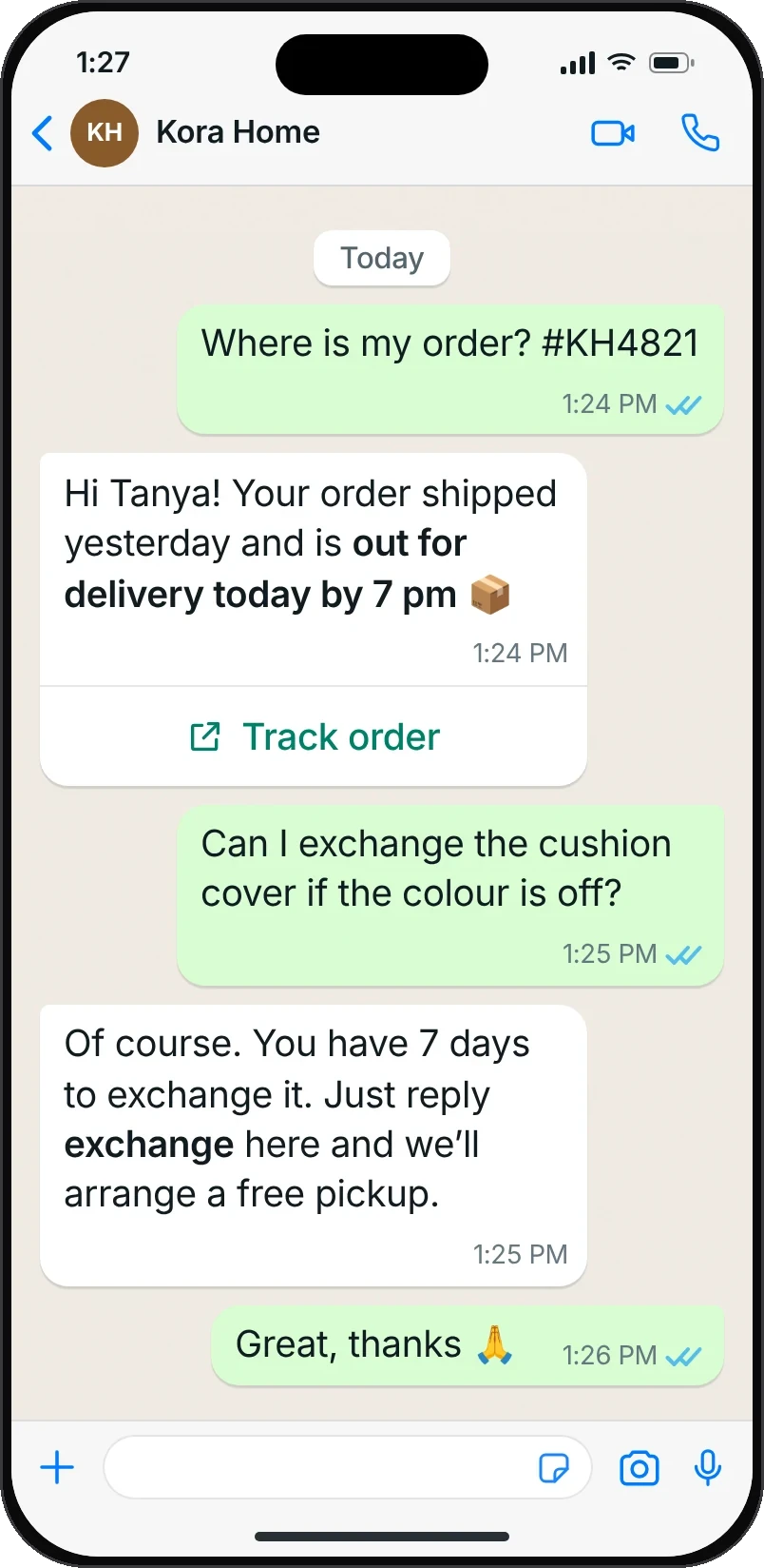 An online store answers an order-status and exchange question on WhatsApp